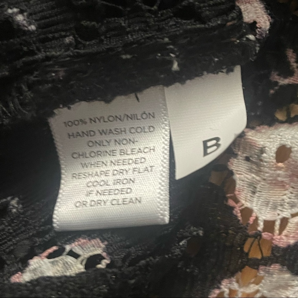 Loft Lace Black and Pink Floral Top Size Large - Picture 4 of 7